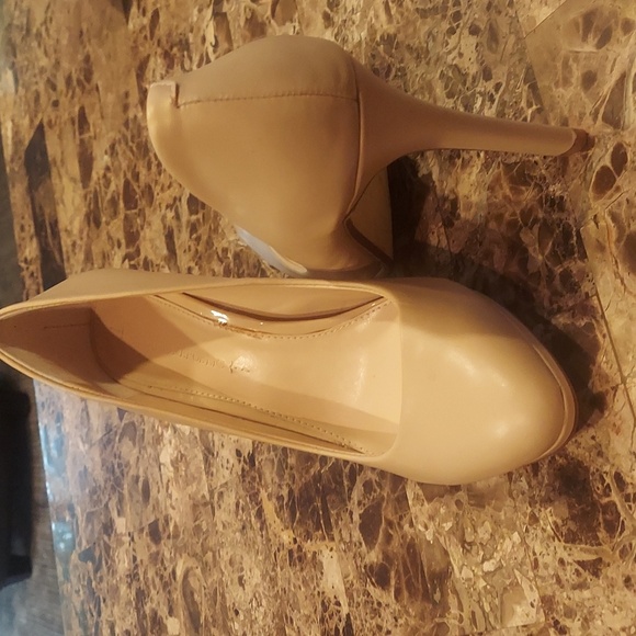 Banana Republic heels size 8 - Picture 3 of 5